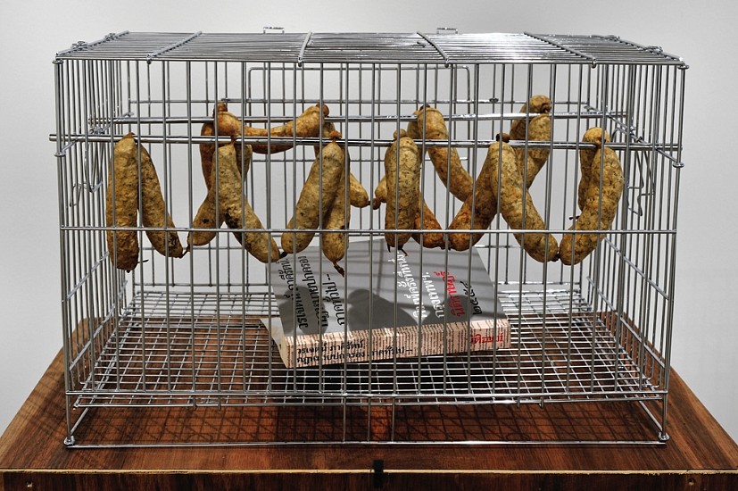 Rirkrit Tiravanija, Untitled 2013 (a constitutional indigestion)
2013, Shredded paper, sticky rice, garlic, paper, chrome cage, wooden pedestal